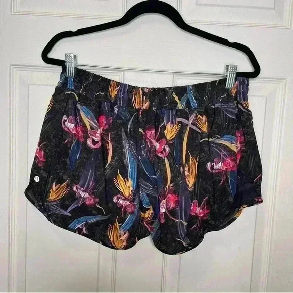 Lululemon Hotty Hot Low-Rise Lined Short 4" Sz 14 - Picture 8 of 10